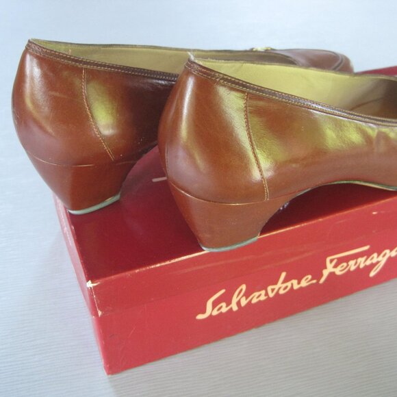Salvatore Ferragamo Boutique Shoes 9B Gently Worn with Box Salvatore Ferragamo Boutique Shoes 9 B Gently Worn with Box